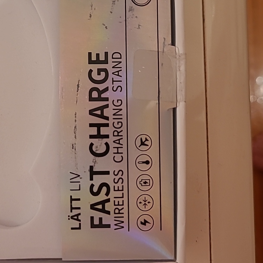 Fast Wireless Charging Stand - Picture 3 of 4